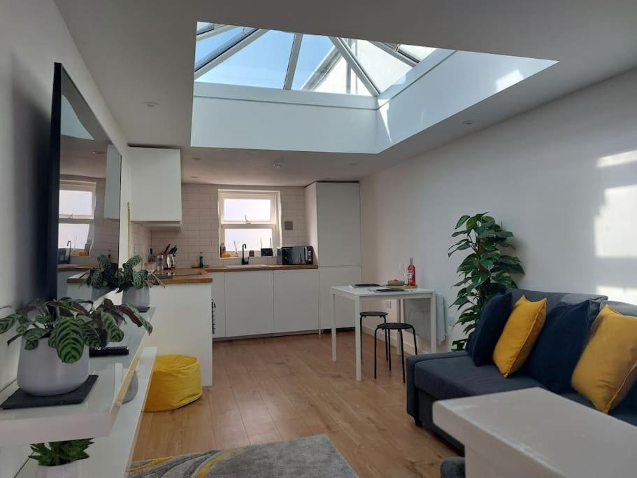 1 Bedroom Modern Duplex 南安普敦 外观 照片