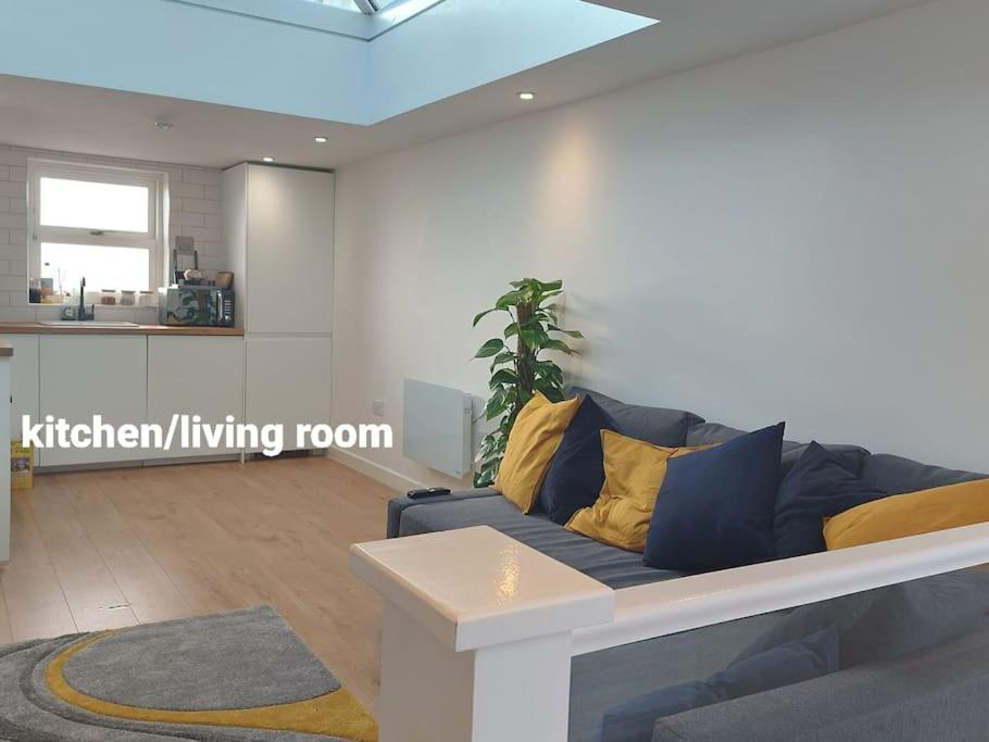 1 Bedroom Modern Duplex 南安普敦 外观 照片